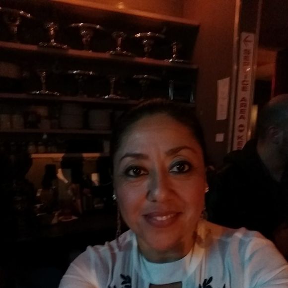 Meet your Posher, Lorena - Picture 1 of 1